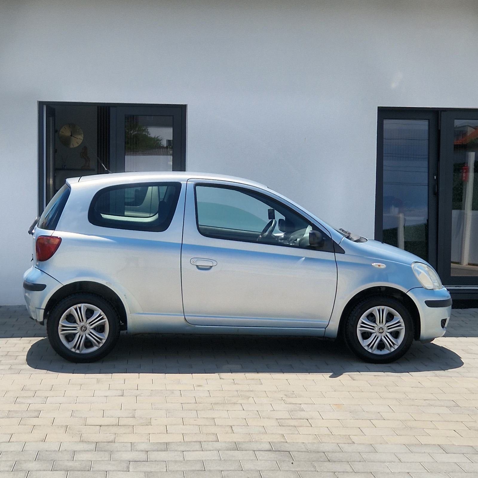 Toyota Yaris 1,0 VVT-i KLIMA● 149.oookm● HR auto● REG 06/2027, fotografija 4