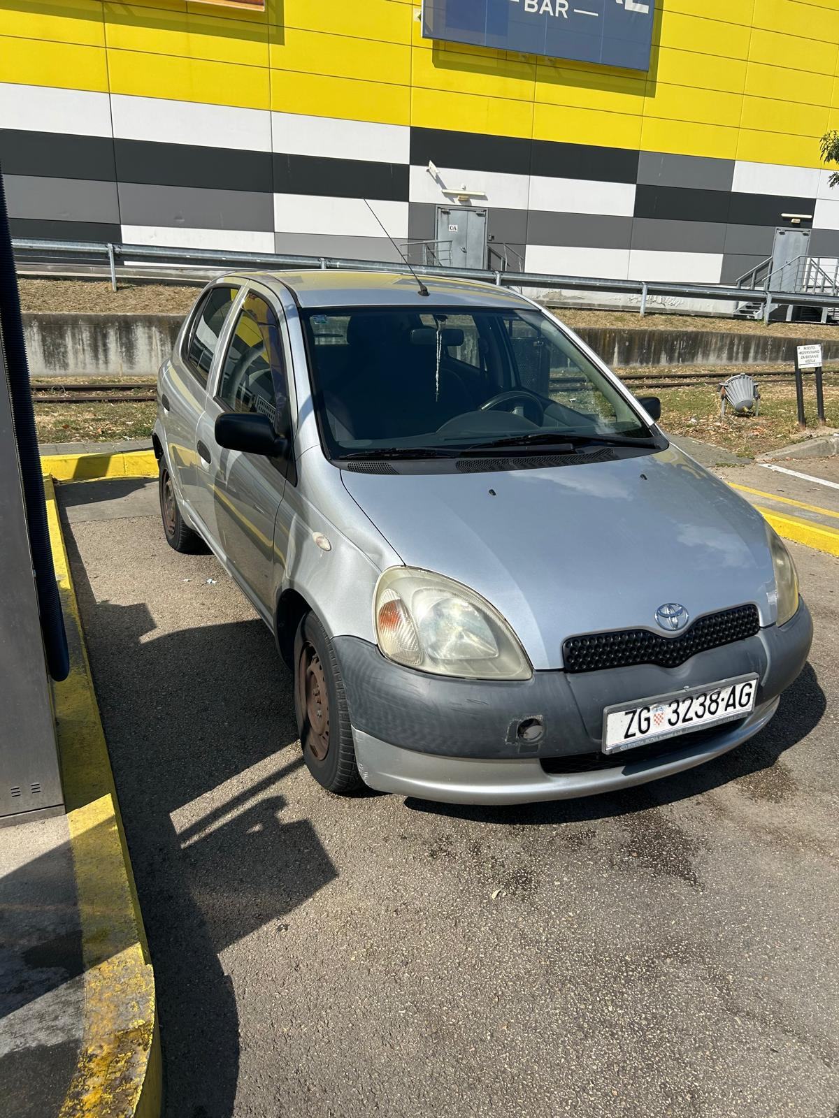 Toyota Yaris 1,0 VVT-i, KLIMA, REGAN GODINU DANA, pogled izvana - slika 1