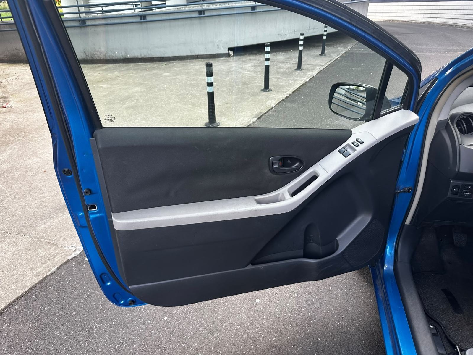 Toyota Yaris 1,0 VVT-i*Klima*Servisna*Odlično stanje*, fotografija 10