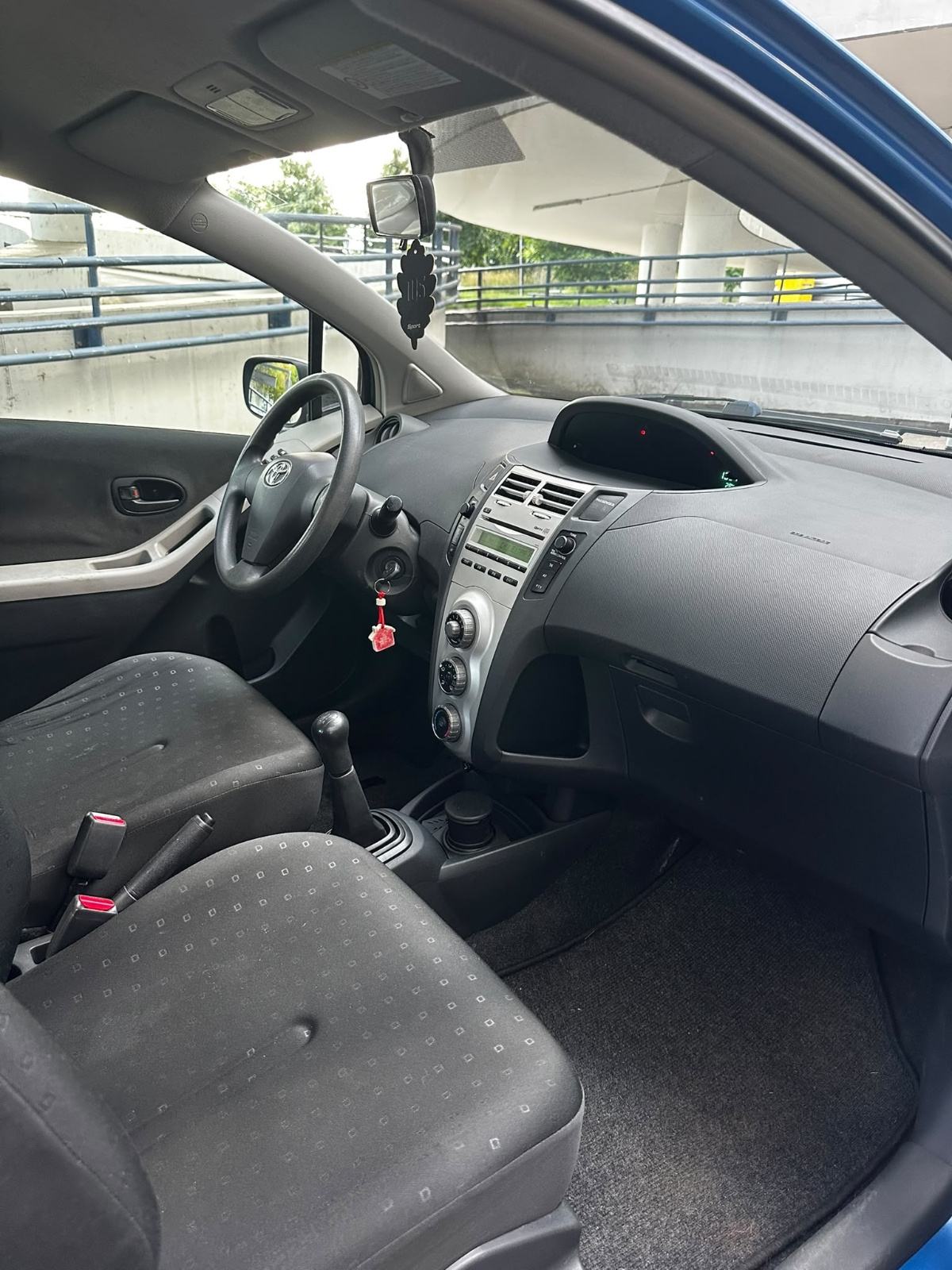 Toyota Yaris 1,0 VVT-i*Klima*Servisna*Odlično stanje*, fotografija 11
