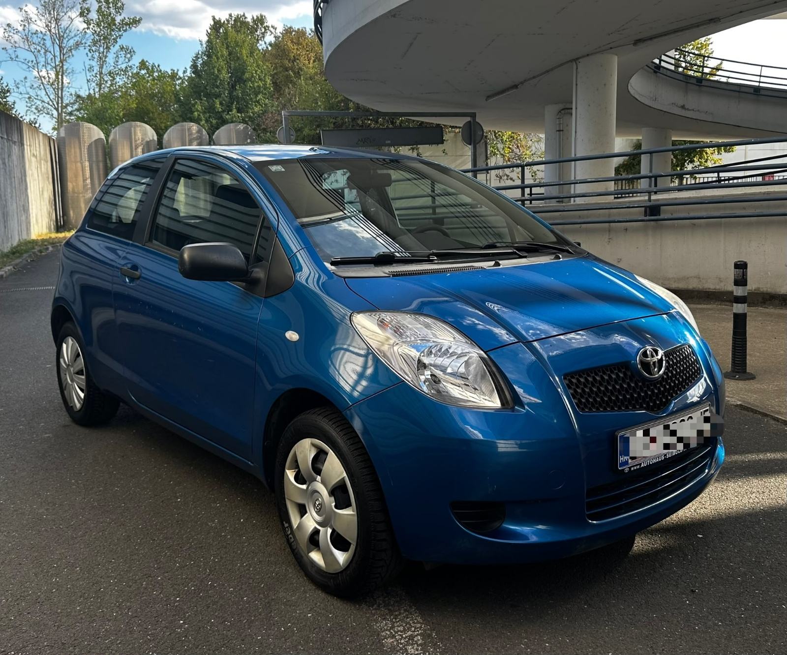 Toyota Yaris 1,0 VVT-i*Klima*Servisna*Odlično stanje*, fotografija 2