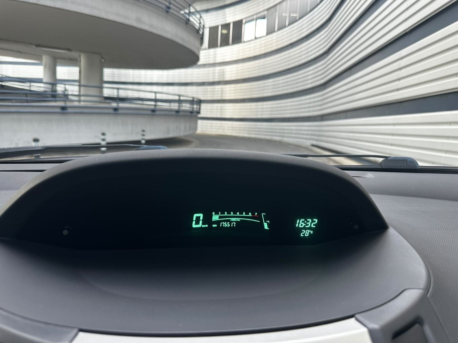 Toyota Yaris 1,0 VVT-i*Klima*Servisna*Odlično stanje*, fotografija 15