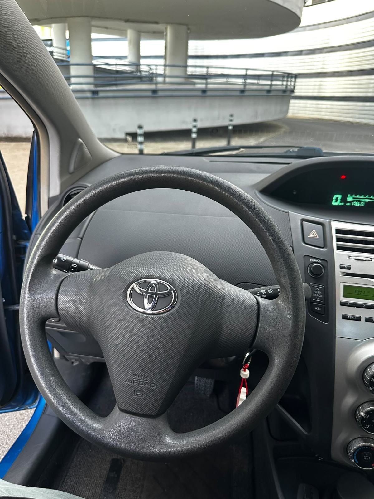 Toyota Yaris 1,0 VVT-i*Klima*Servisna*Odlično stanje*, fotografija 14