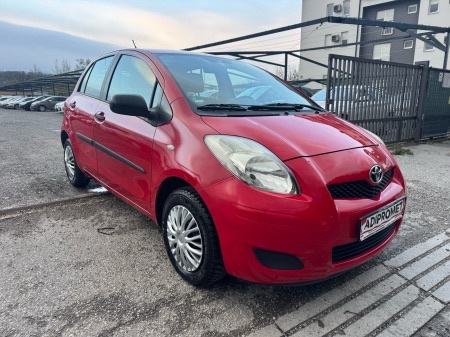 Toyota Yaris 1,0 VVT-i / REG 1 GOD / 5 VRATA !!, fotografija 2