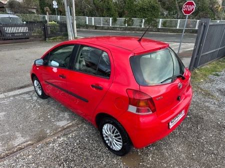 Toyota Yaris 1,0 VVT-i / REG 1 GOD / 5 VRATA !!, fotografija 5