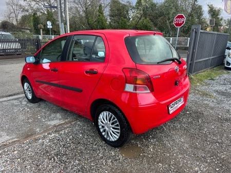 Toyota Yaris 1,0 VVT-i / REG 1 GOD / 5 VRATA !!, fotografija 6