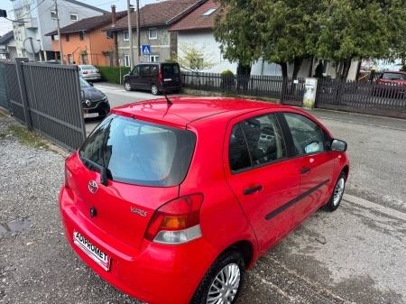 Toyota Yaris 1,0 VVT-i / REG 1 GOD / 5 VRATA !!, fotografija 11