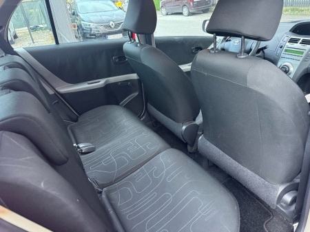 Toyota Yaris 1,0 VVT-i / REG 1 GOD / 5 VRATA !!, fotografija 14