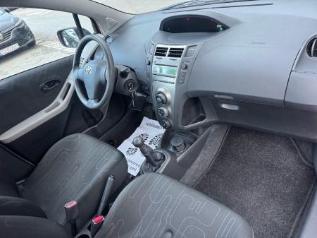 Toyota Yaris 1,0 VVT-i / REG 1 GOD / 5 VRATA !!, fotografija 15