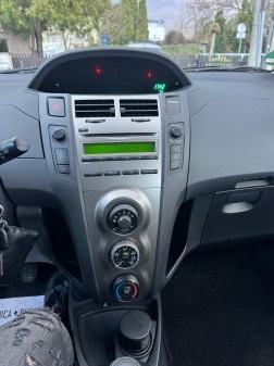 Toyota Yaris 1,0 VVT-i / REG 1 GOD / 5 VRATA !!, fotografija 17
