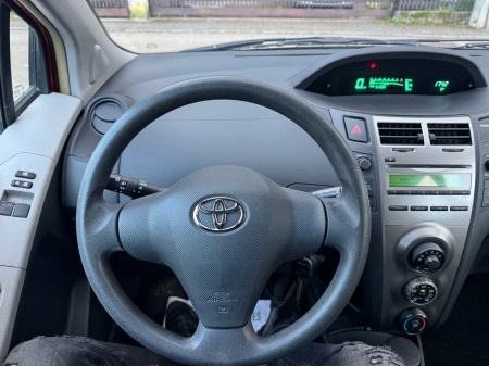 Toyota Yaris 1,0 VVT-i / REG 1 GOD / 5 VRATA !!, fotografija 19