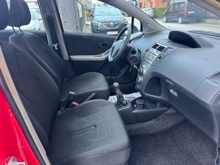 Toyota Yaris 1,0 VVT-i / REG 1 GOD / 5 VRATA !!, fotografija 20