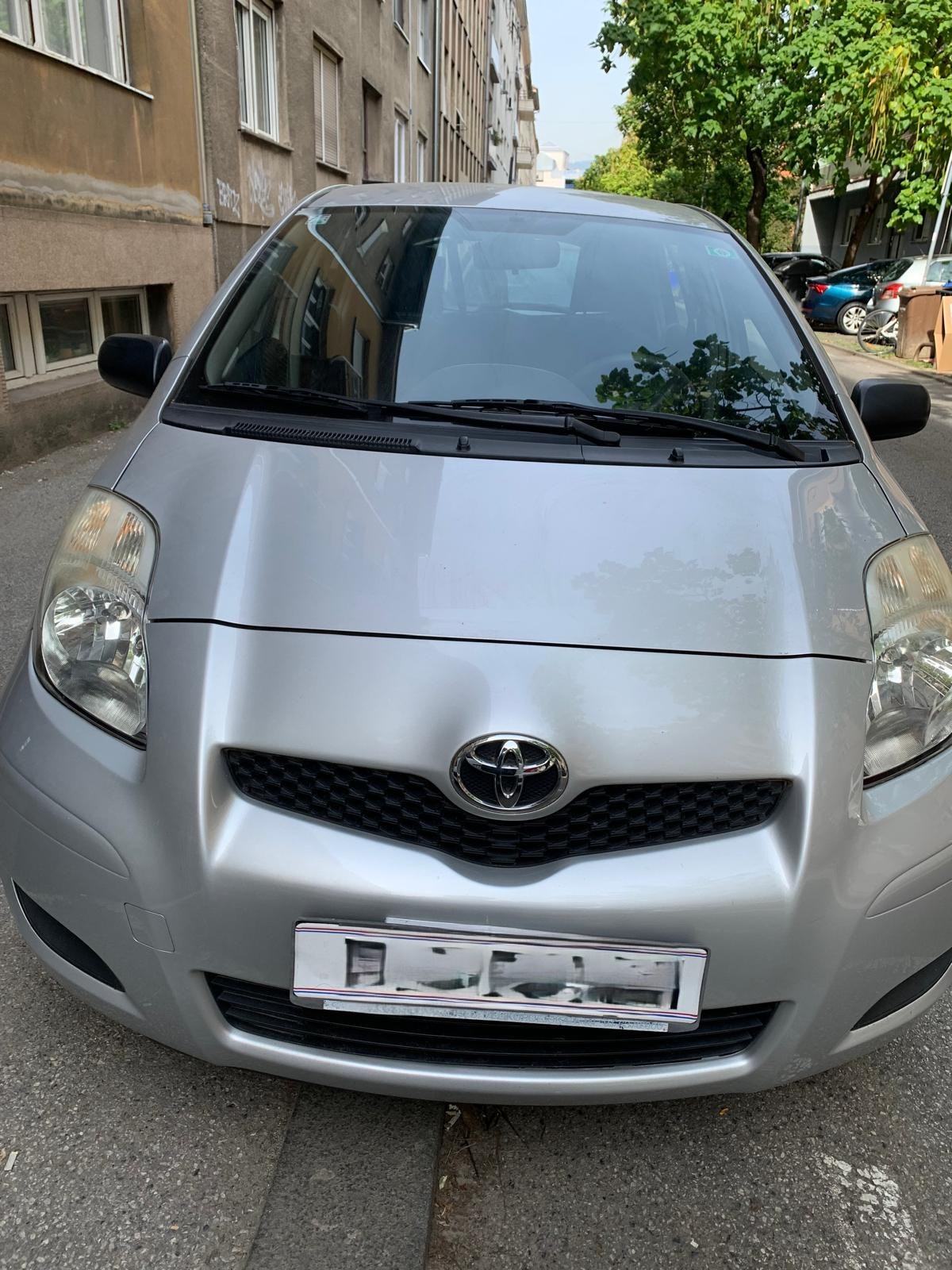 Toyota Yaris 1,0 VVT-i samo 40000 KM prvi vlasnik, fotografija 1
