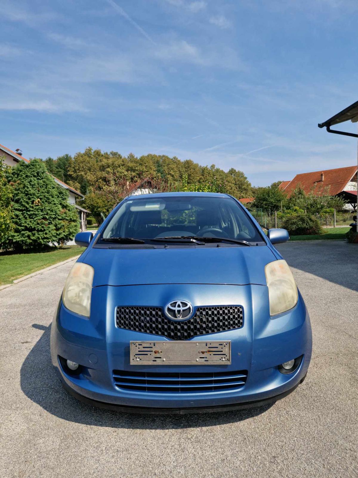 Toyota Yaris 1,0 VVT-i, fotografija 3