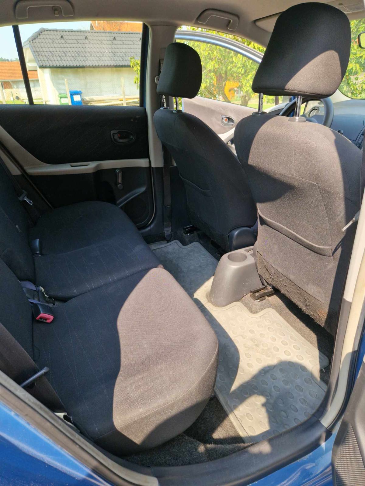 Toyota Yaris 1,0 VVT-i, fotografija 4