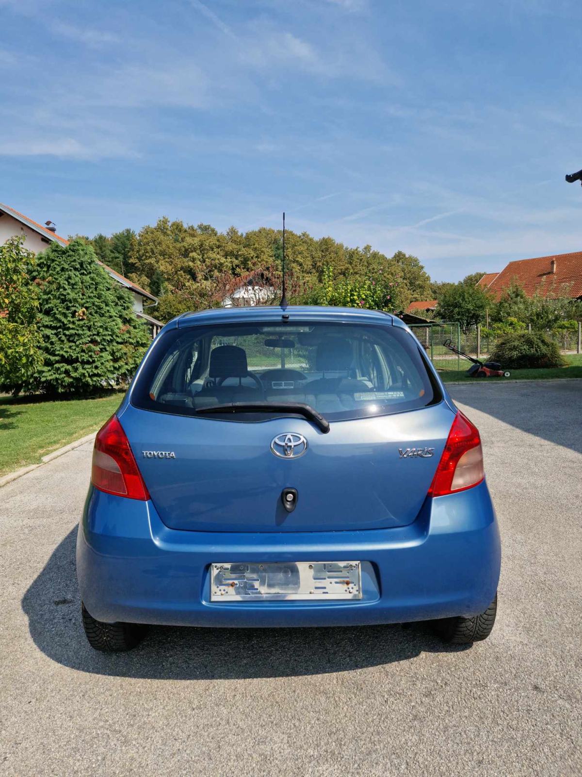 Toyota Yaris 1,0 VVT-i, fotografija 5