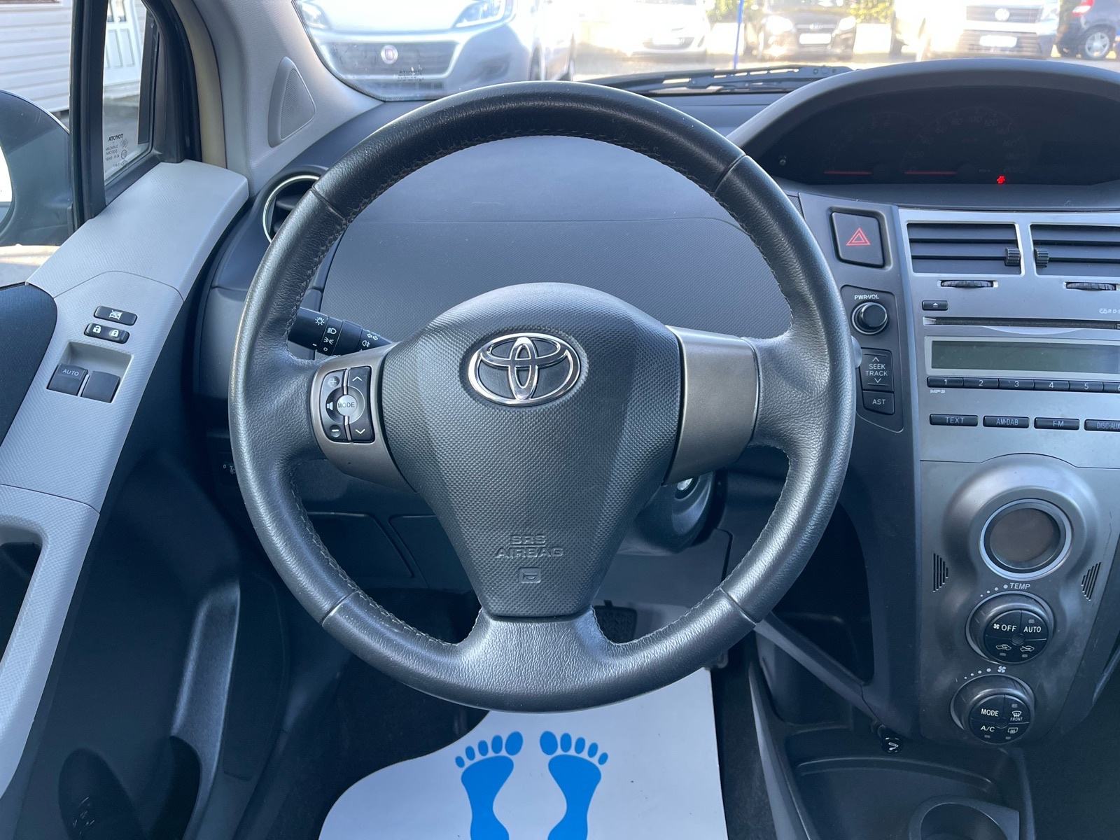 Toyota Yaris 1,0 VVT-i !!, fotografija 8