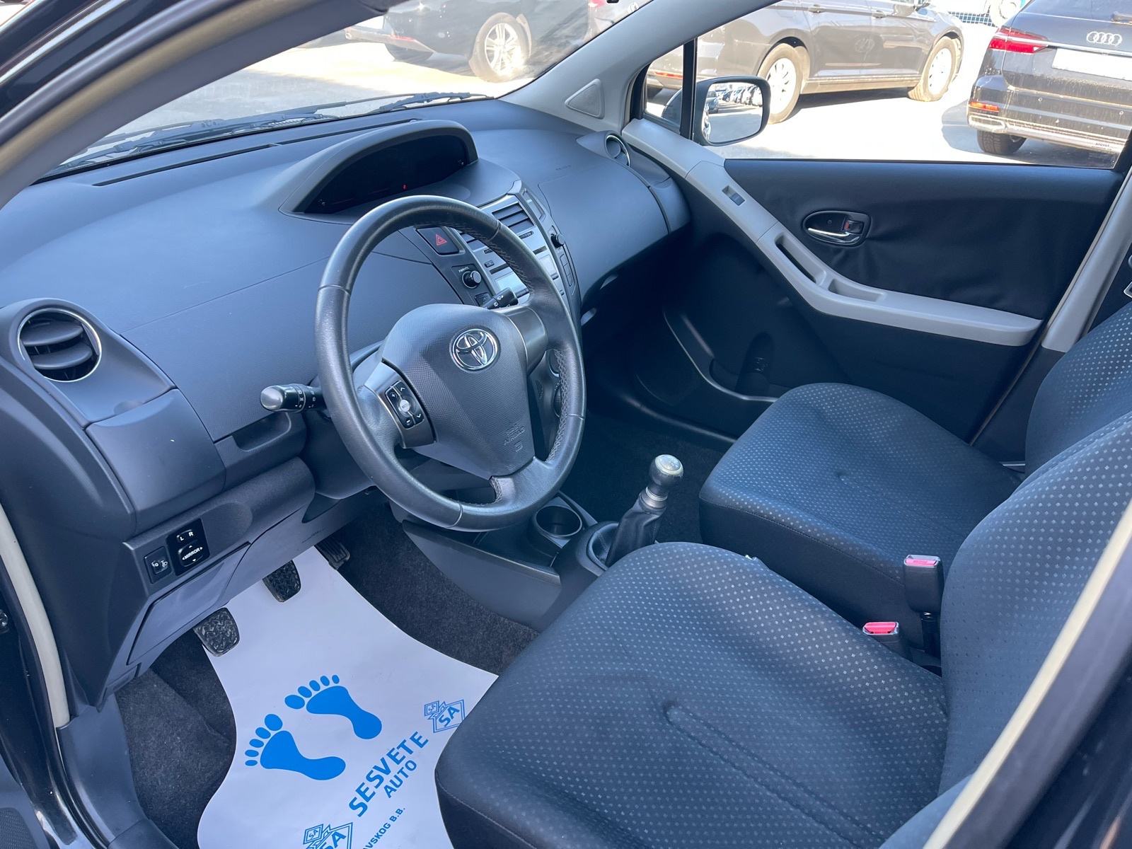 Toyota Yaris 1,0 VVT-i !!, fotografija 9