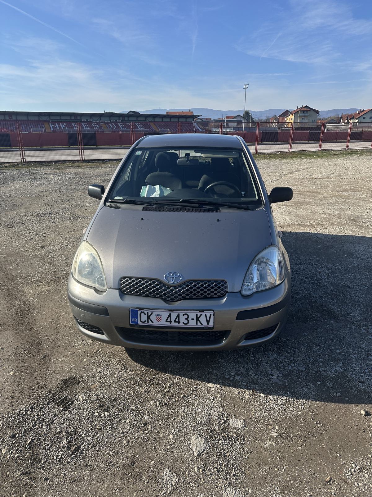 Toyota Yaris 1,0 reg 5/27 173tkm, fotografija 3