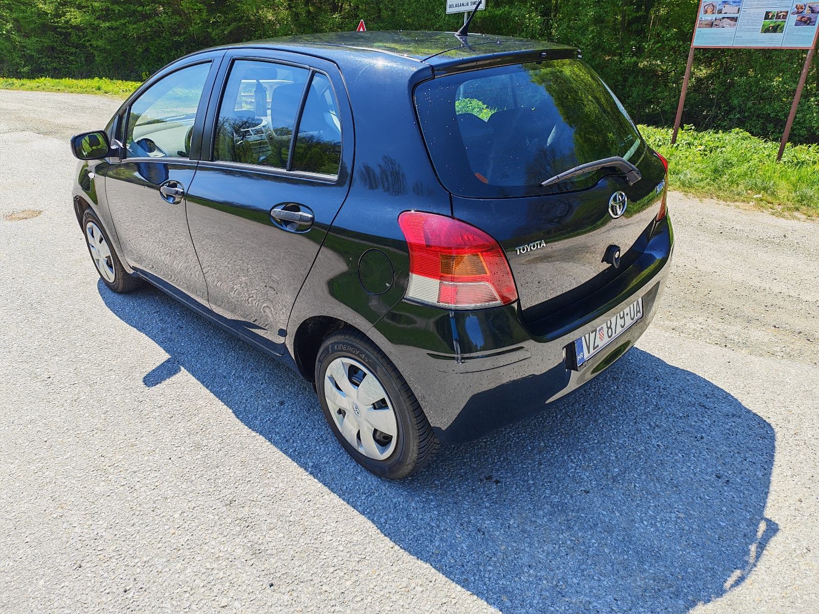 Toyota Yaris 1,0 VVT-i, fotografija 3