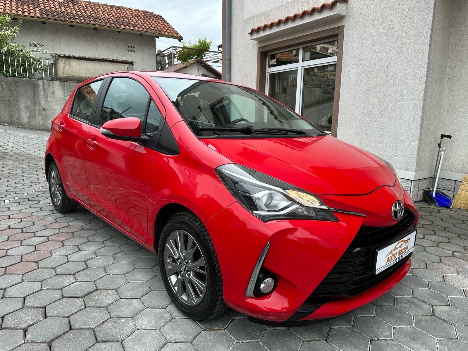 Toyota Yaris 1,0 VVT-i LANE ASSIST - PARKING KAMERA - GARANCIJA-SERVIS, fotografija 7