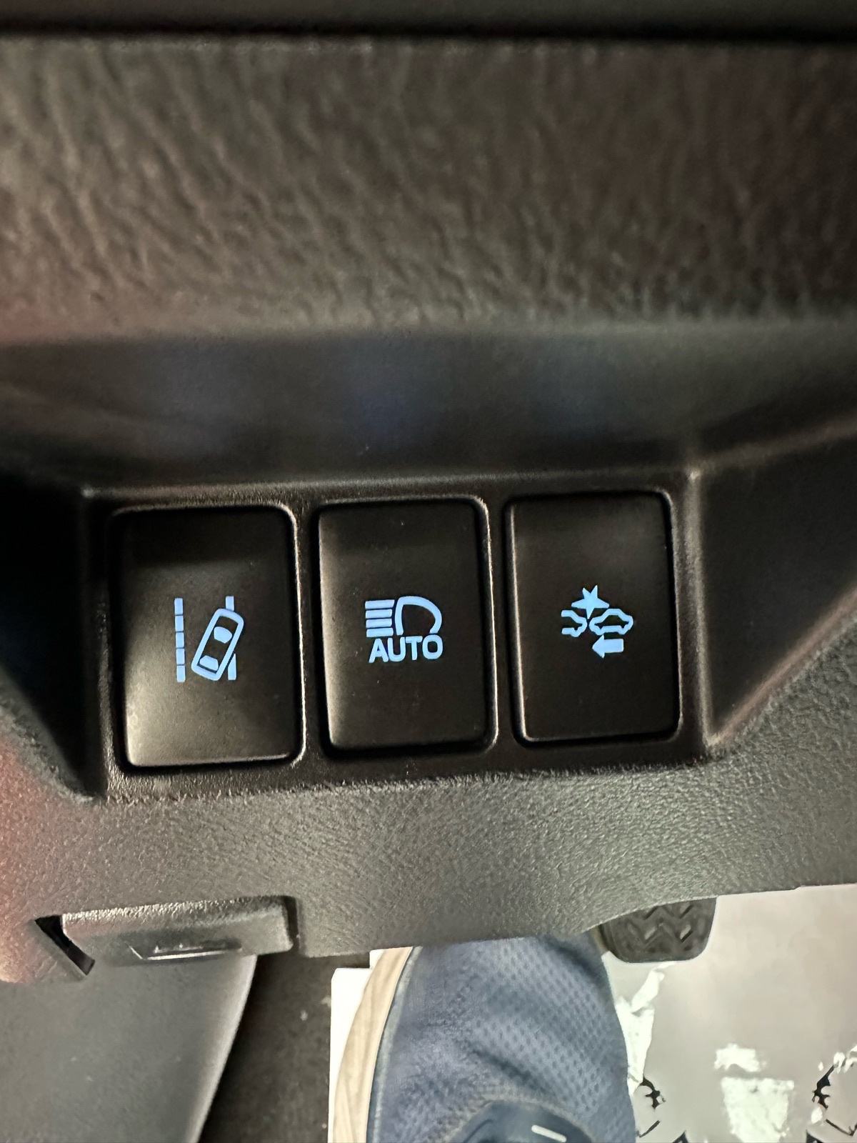 Toyota Yaris 1,0 VVT-i LANE ASSIST - PARKING KAMERA - GARANCIJA-SERVIS, fotografija 17