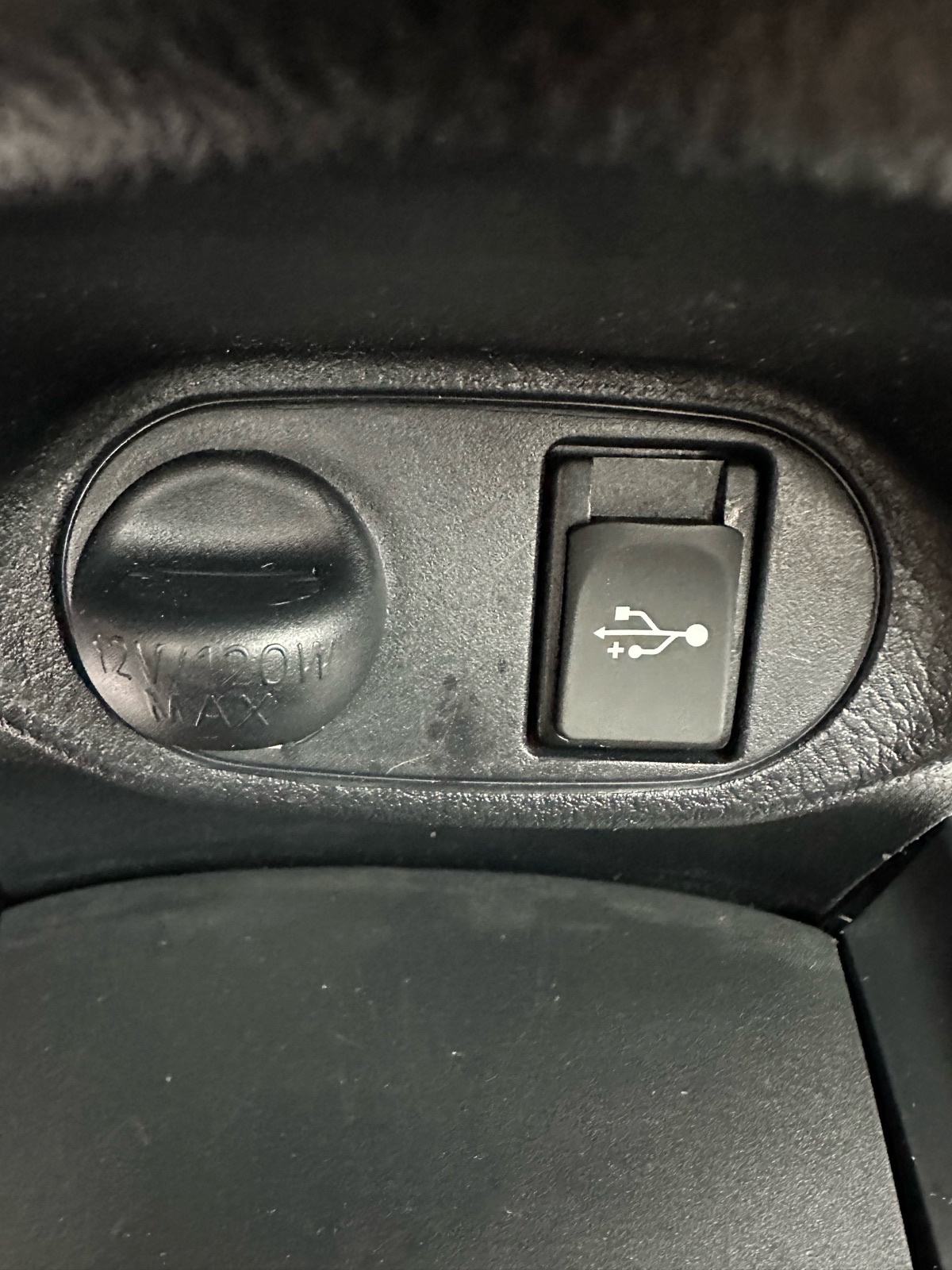 Toyota Yaris 1,0 VVT-i LANE ASSIST - PARKING KAMERA - GARANCIJA-SERVIS, fotografija 18