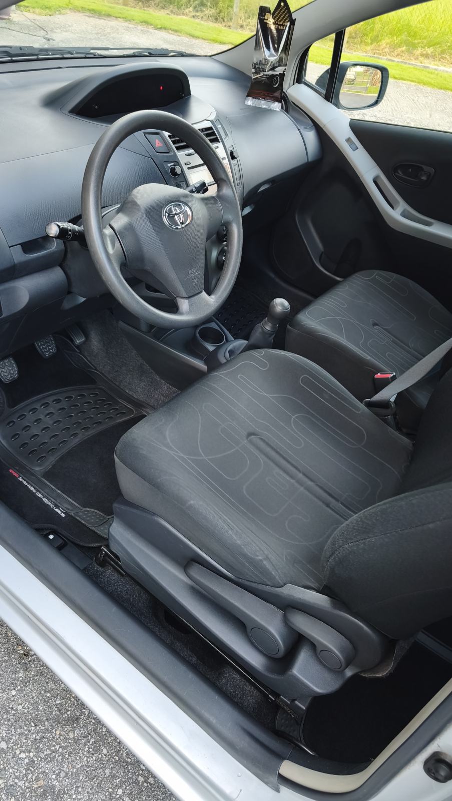 Toyota Yaris 1,0 VVT-i, klima, reg. 6/2027. 110000km, fotografija 8