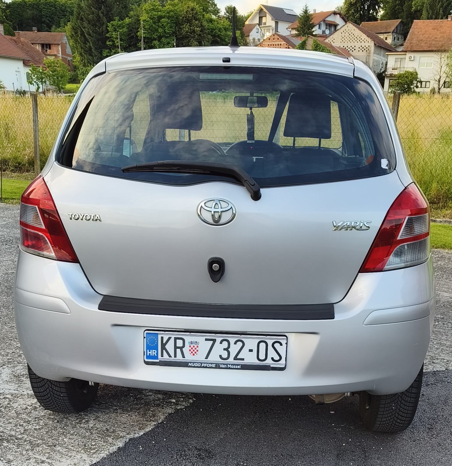 Toyota Yaris 1,0 VVT-i, klima, reg. 6/2027. 110000km, fotografija 5