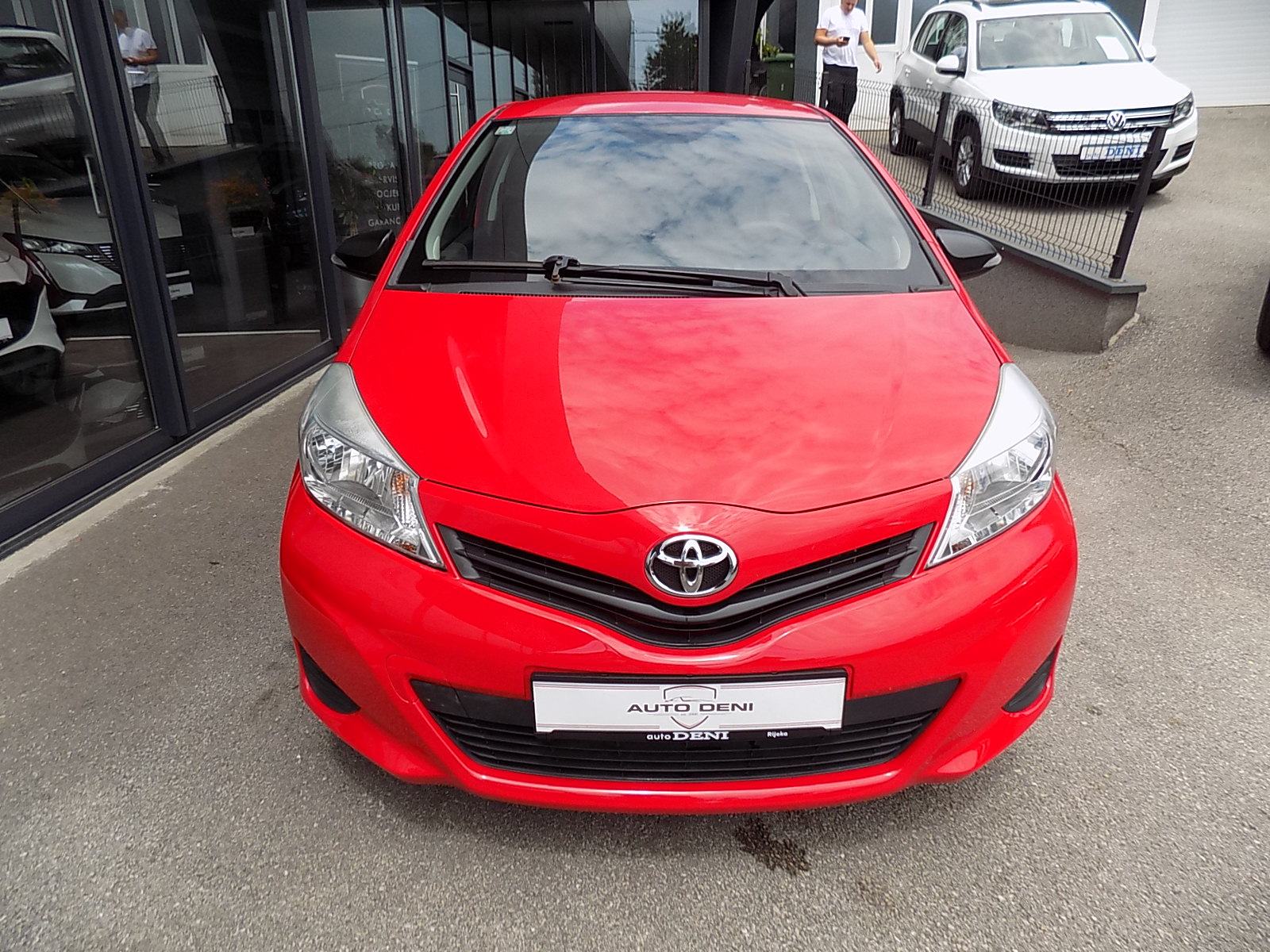 Toyota Yaris 1,0 VVT-i, fotografija 3