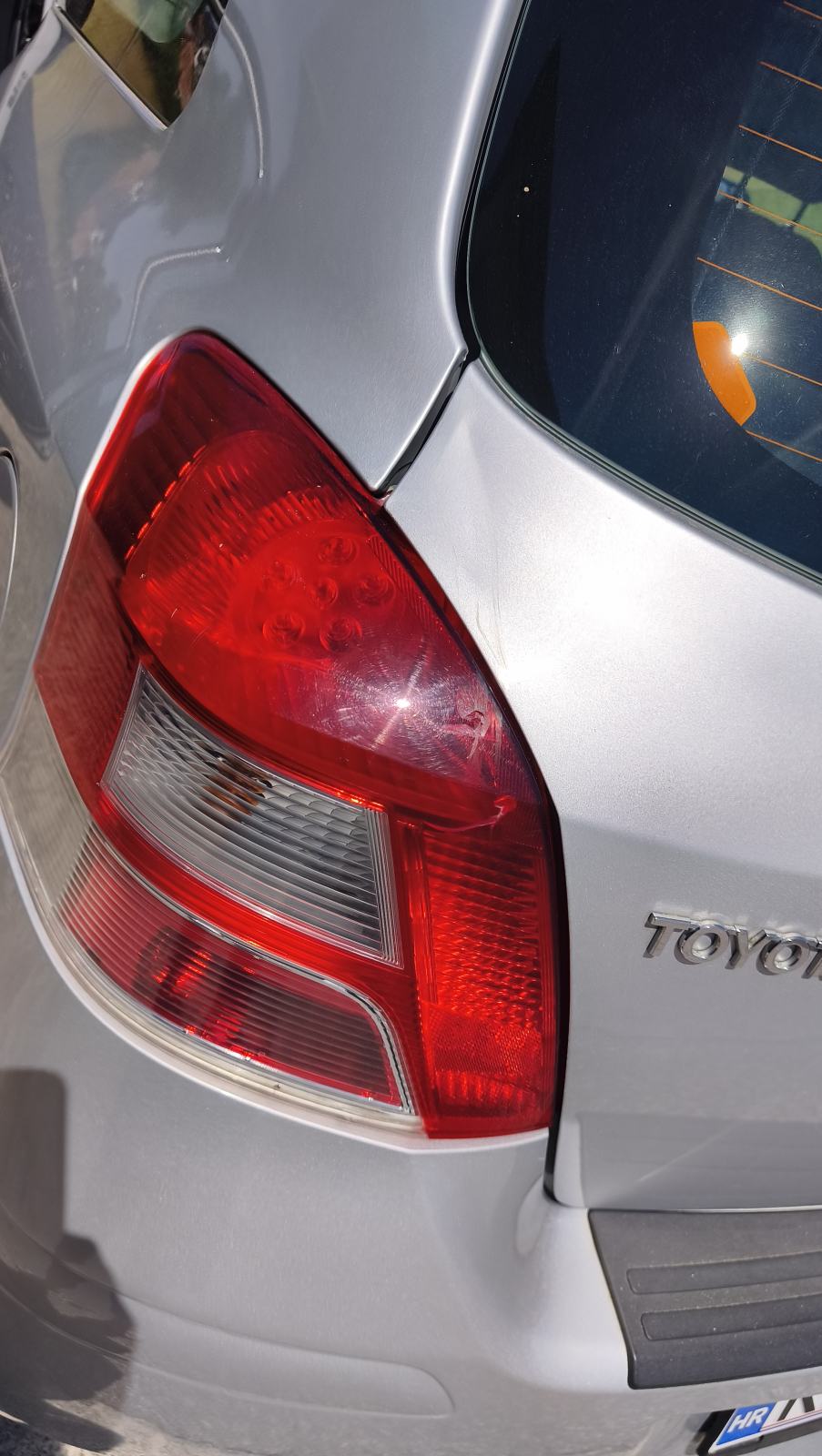 Toyota Yaris 1,0 VVT-i, klima, reg. 6/2027. 110000km, fotografija 7