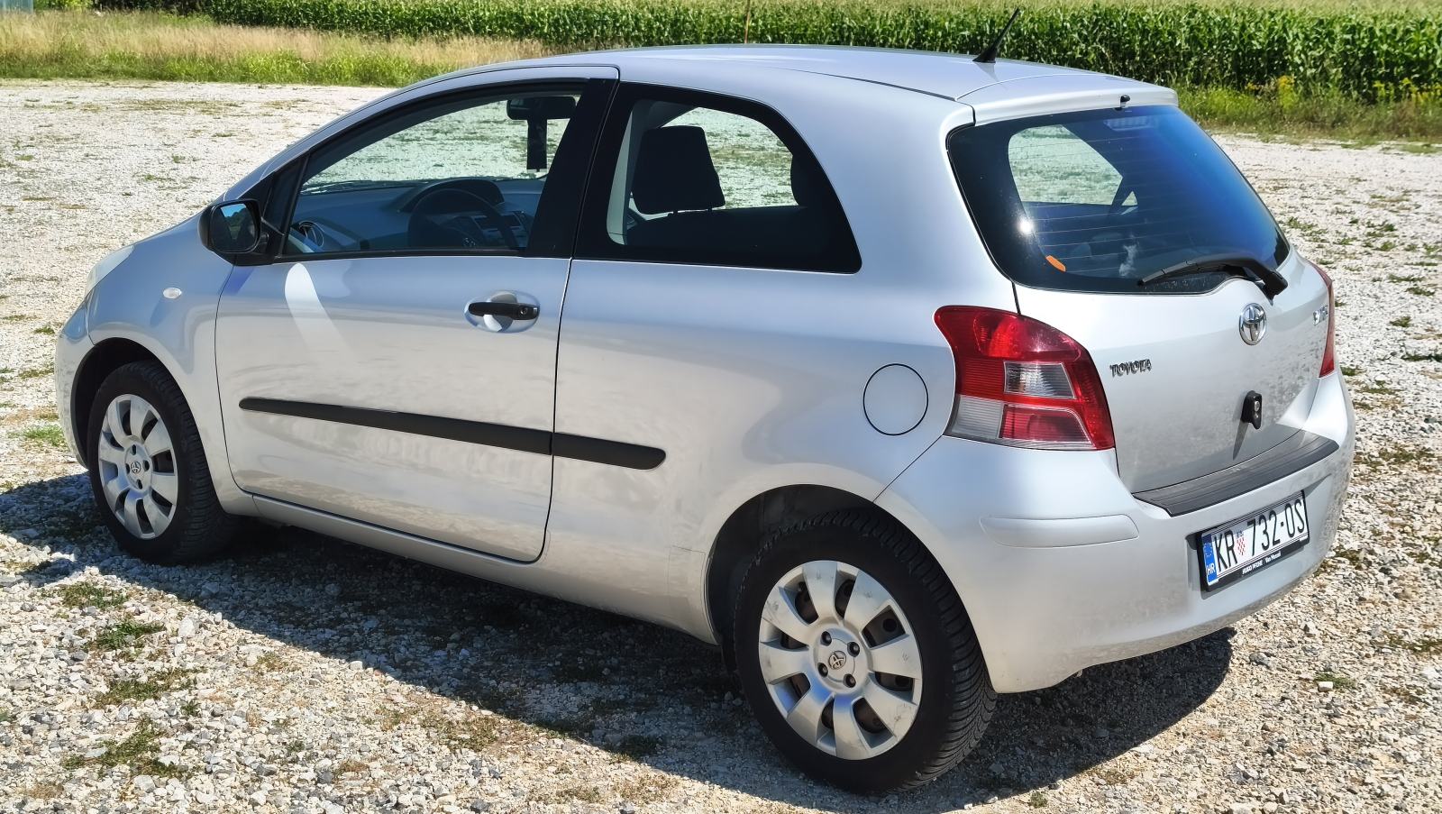 Toyota Yaris 1,0 VVT-i, klima, reg. 6/2027. 110000km, fotografija 3