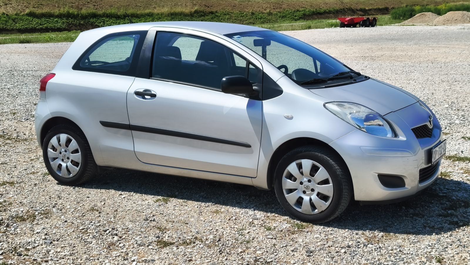 Toyota Yaris 1,0 VVT-i, klima, reg. 6/2027. 110000km, fotografija 2