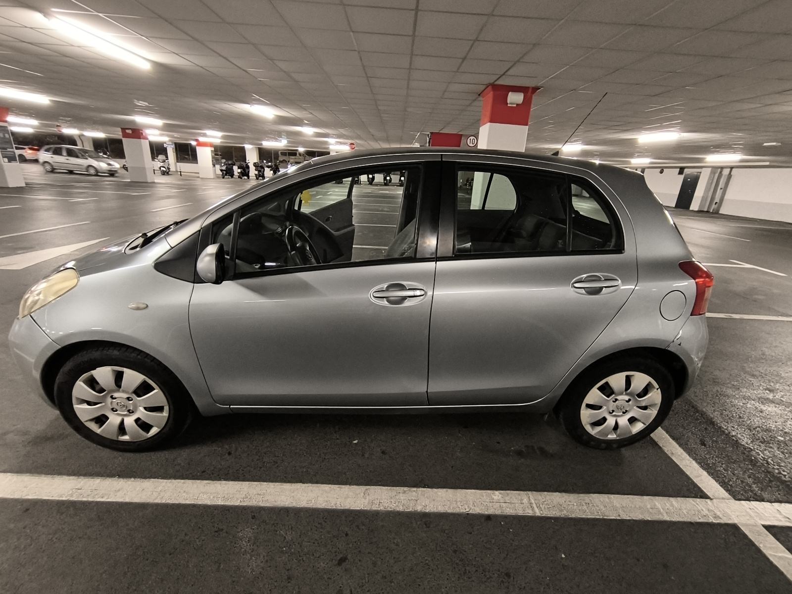 Toyota Yaris 1,0 VVT-i, fotografija 3