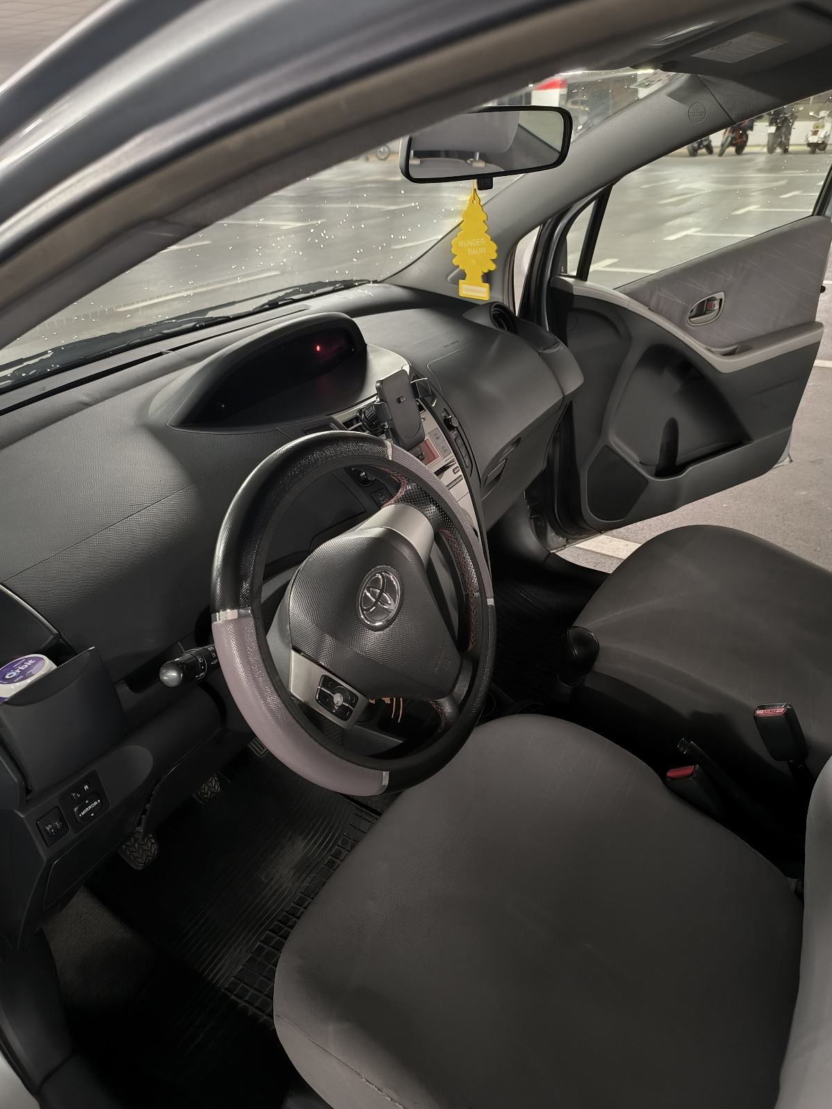 Toyota Yaris 1,0 VVT-i, fotografija 8