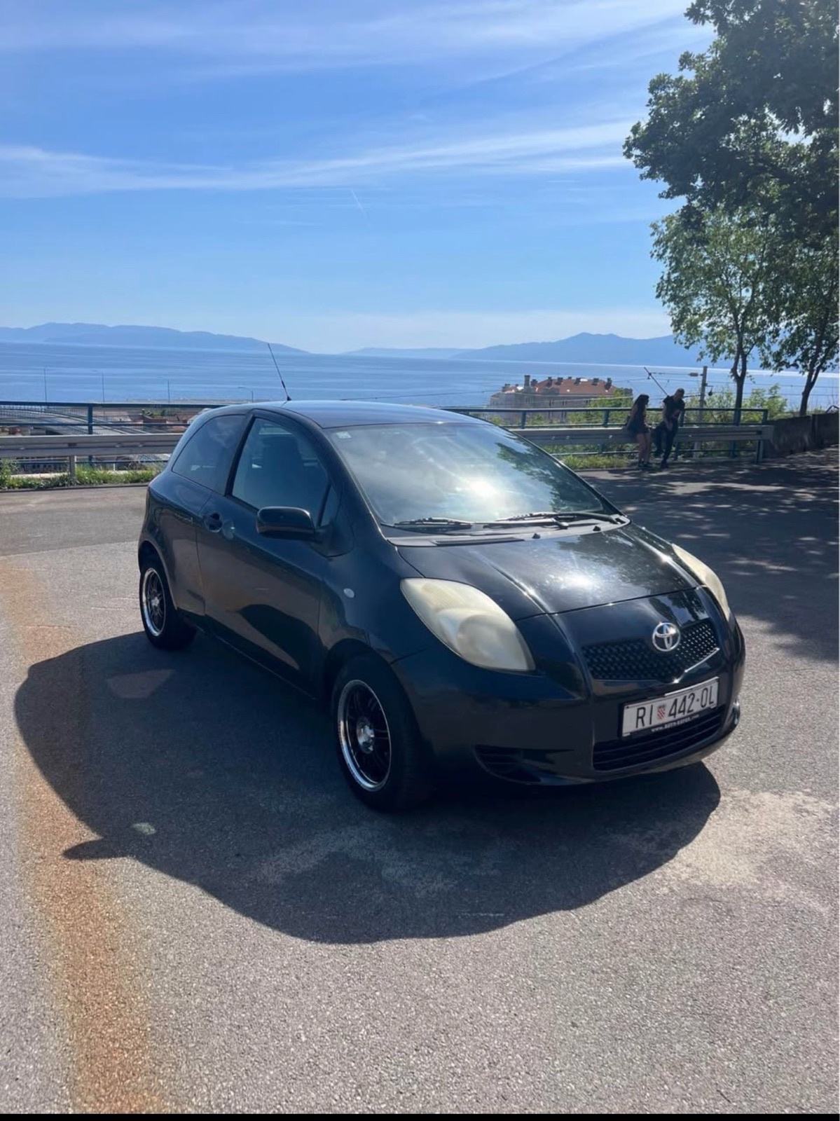 Toyota Yaris 1,0 VVT-i, fotografija 3