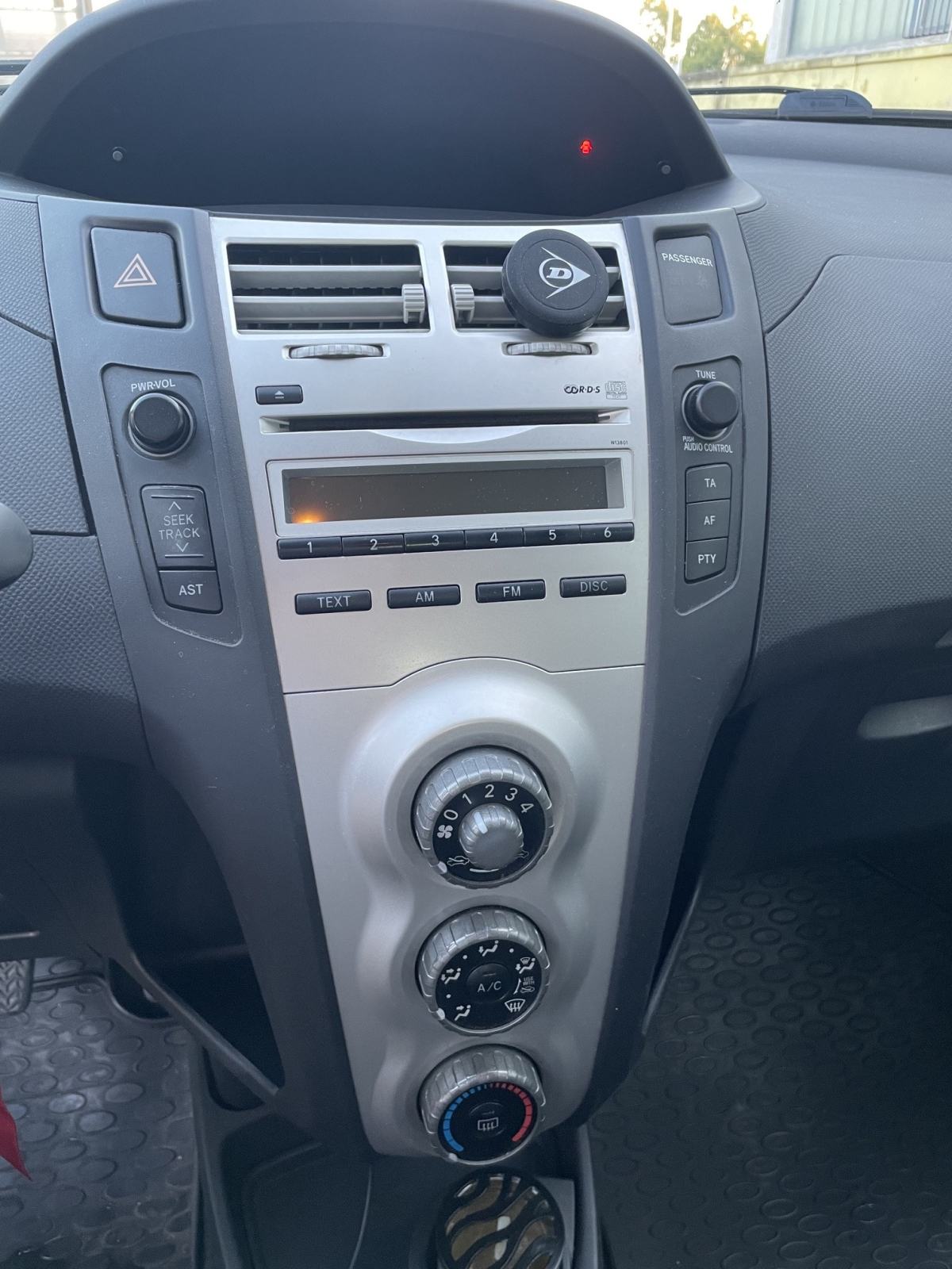 Toyota Yaris 1,0 VVT-i, fotografija 3