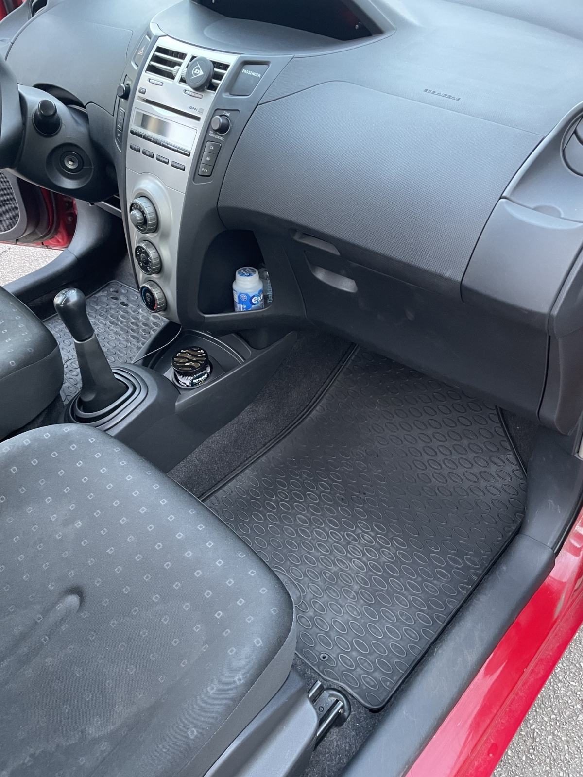 Toyota Yaris 1,0 VVT-i, fotografija 11