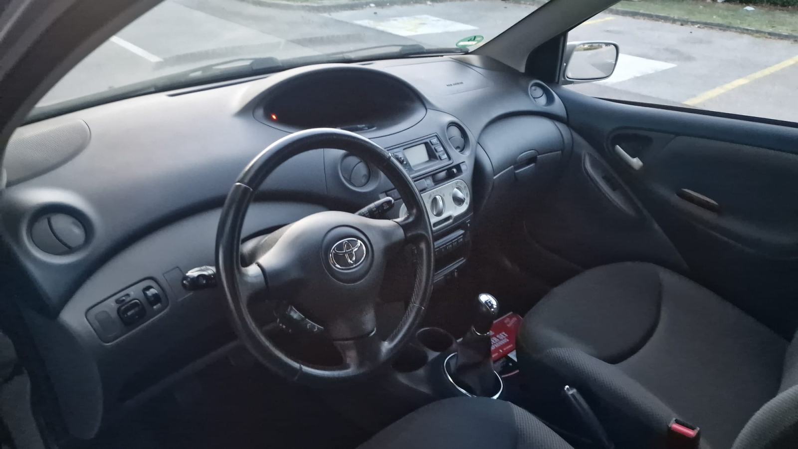 Toyota Yaris 1,0 VVT-i SOL,1.Vlasnik, SA NOVIM LANCEM I SETOM KVACILA, fotografija 15