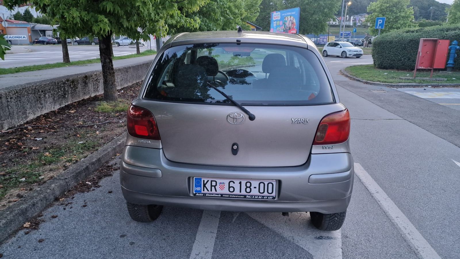 Toyota Yaris 1,0 VVT-i SOL,1.Vlasnik, SA NOVIM LANCEM I SETOM KVACILA, fotografija 5
