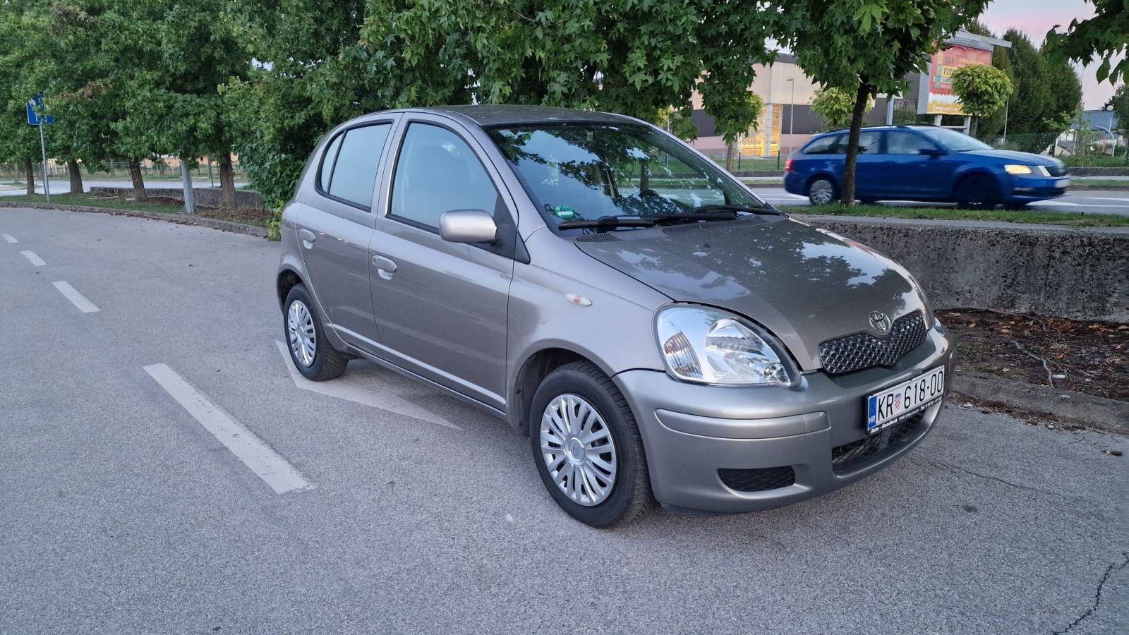 Toyota Yaris 1,0 VVT-i SOL,1.Vlasnik, SA NOVIM LANCEM I SETOM KVACILA, fotografija 4