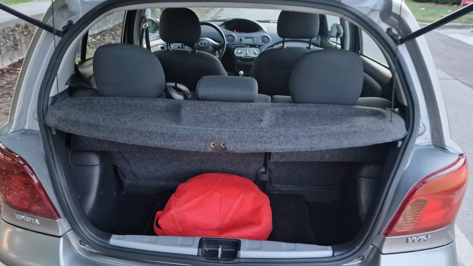 Toyota Yaris 1,0 VVT-i SOL,1.Vlasnik, SA NOVIM LANCEM I SETOM KVACILA, fotografija 13