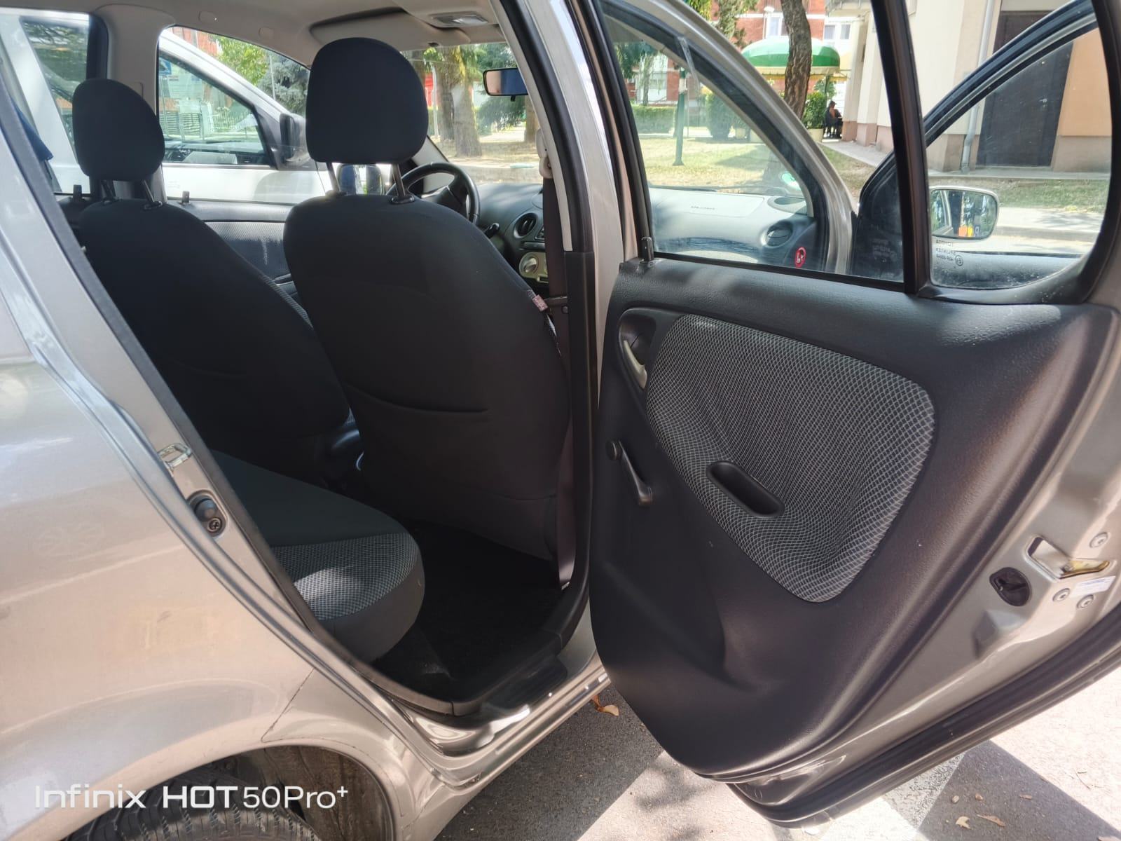 Toyota Yaris 1,0 VVT-i SOL, Klima, fotografija 12