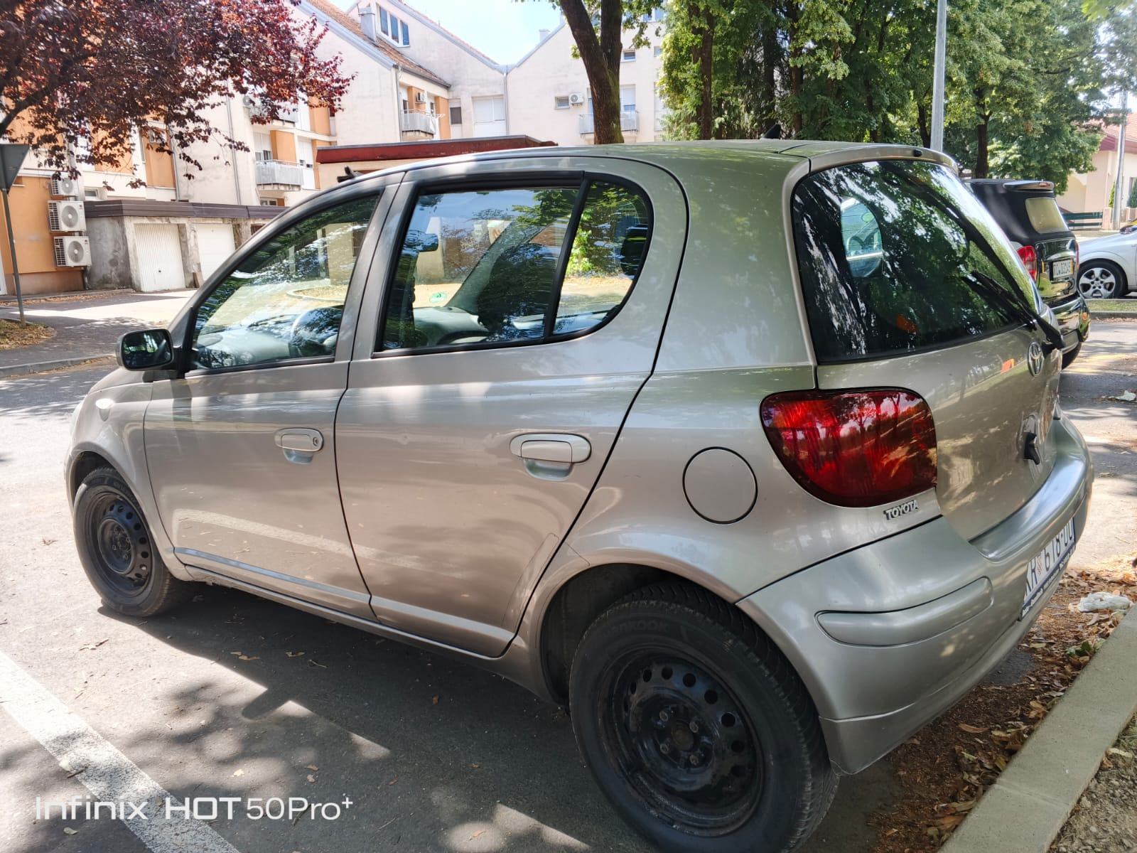 Yaris 1,0 VVT-i SOL LJETUJTE SA NAMA -AO I POMOĆ NA CESTI 1 GOD GRATIS, fotografija 6
