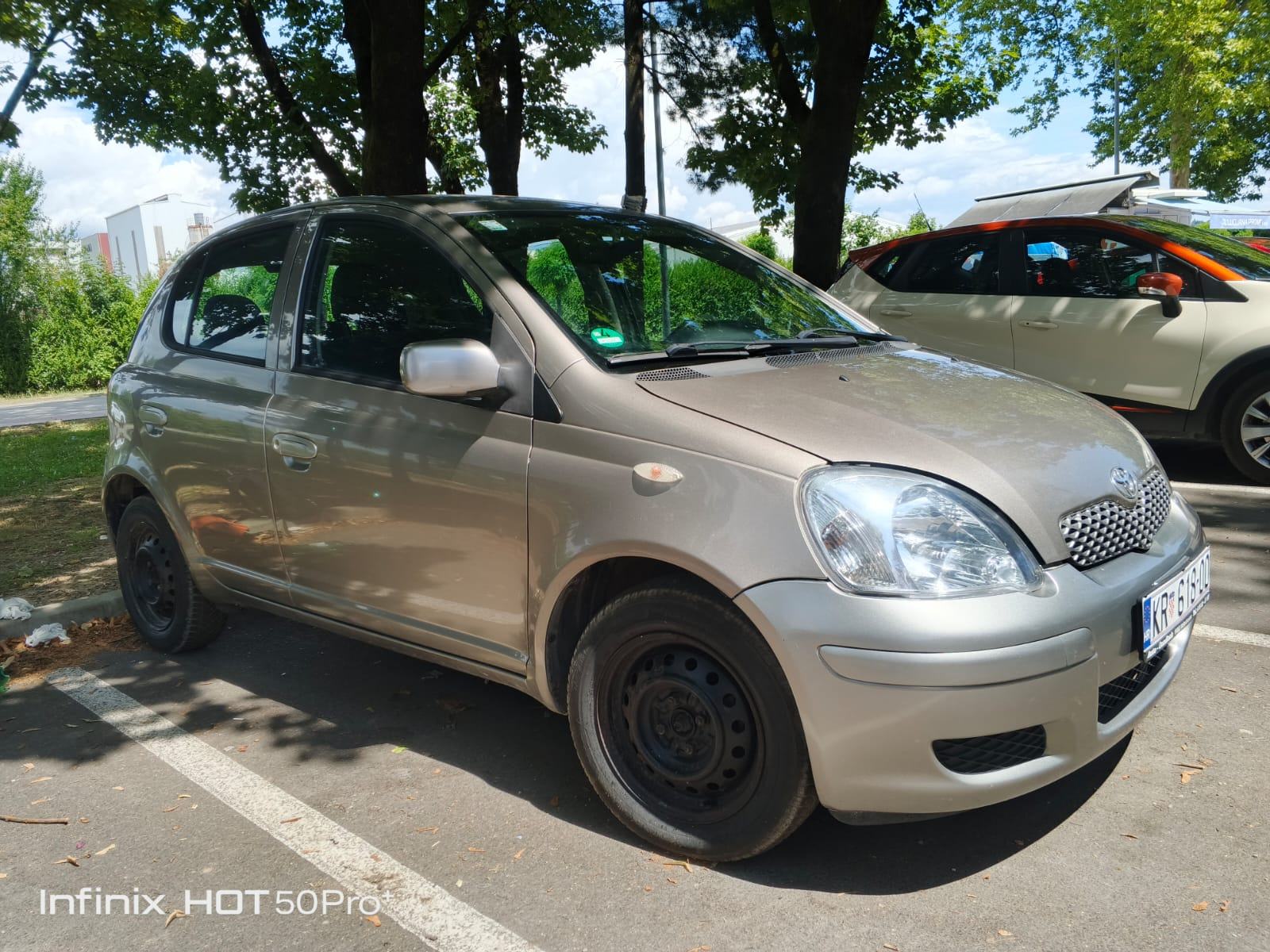 Yaris 1,0 VVT-i SOL LJETUJTE SA NAMA -AO I POMOĆ NA CESTI 1 GOD GRATIS, fotografija 2