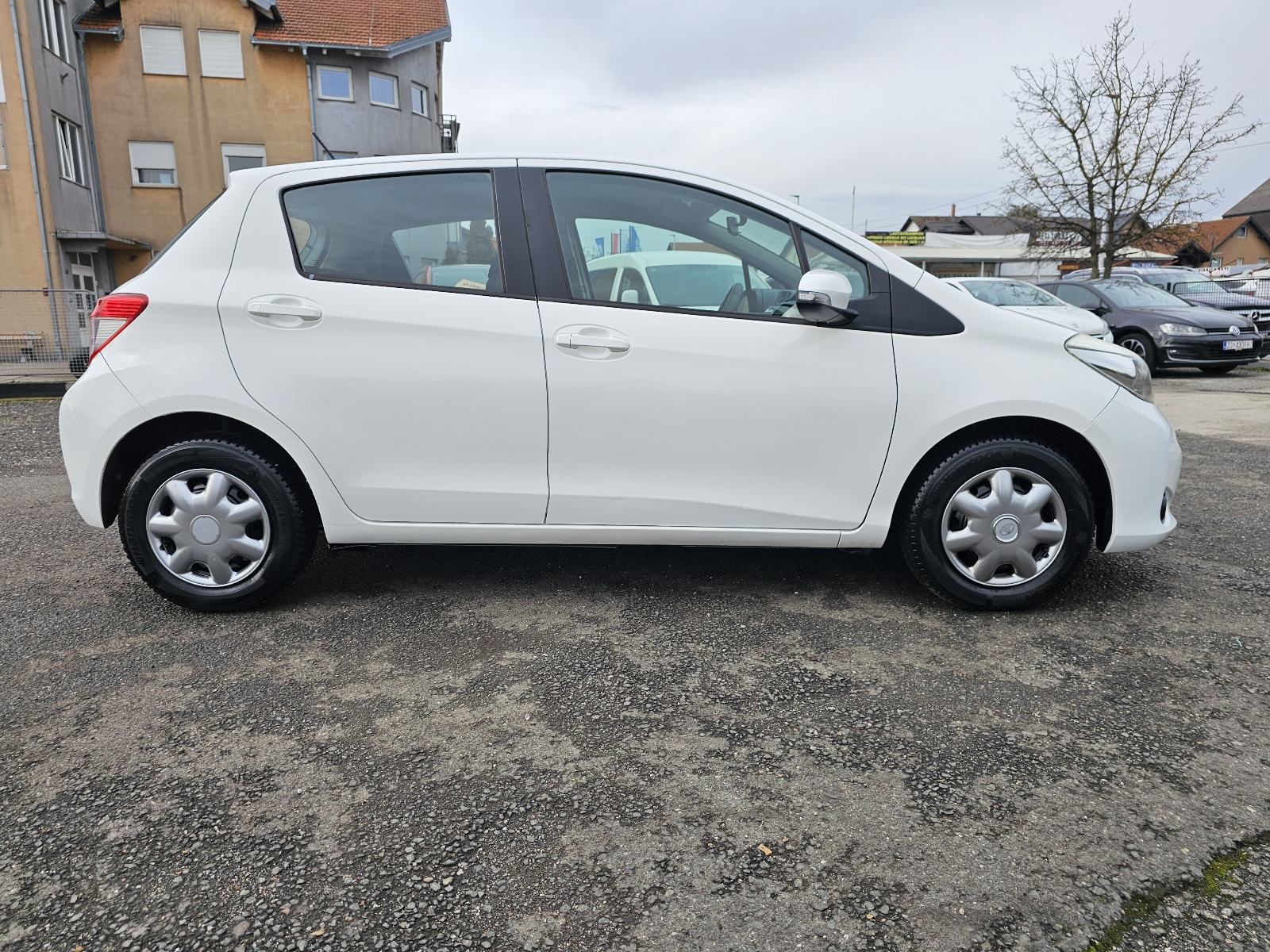 Toyota Yaris 1,0 VVT-i ***TOP-STANJE***HR-VOZILO***SAMO-128000KM***, pogled izvana - slika 4