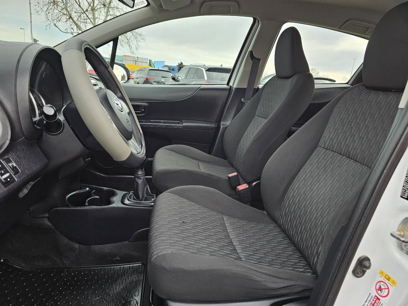 Toyota Yaris 1,0 VVT-i ***TOP-STANJE***HR-VOZILO***SAMO-128000KM***, fotografija 9
