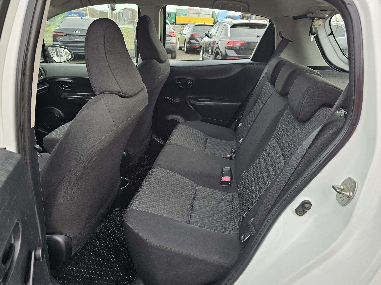Toyota Yaris 1,0 VVT-i ***TOP-STANJE***HR-VOZILO***SAMO-128000KM***, fotografija 10