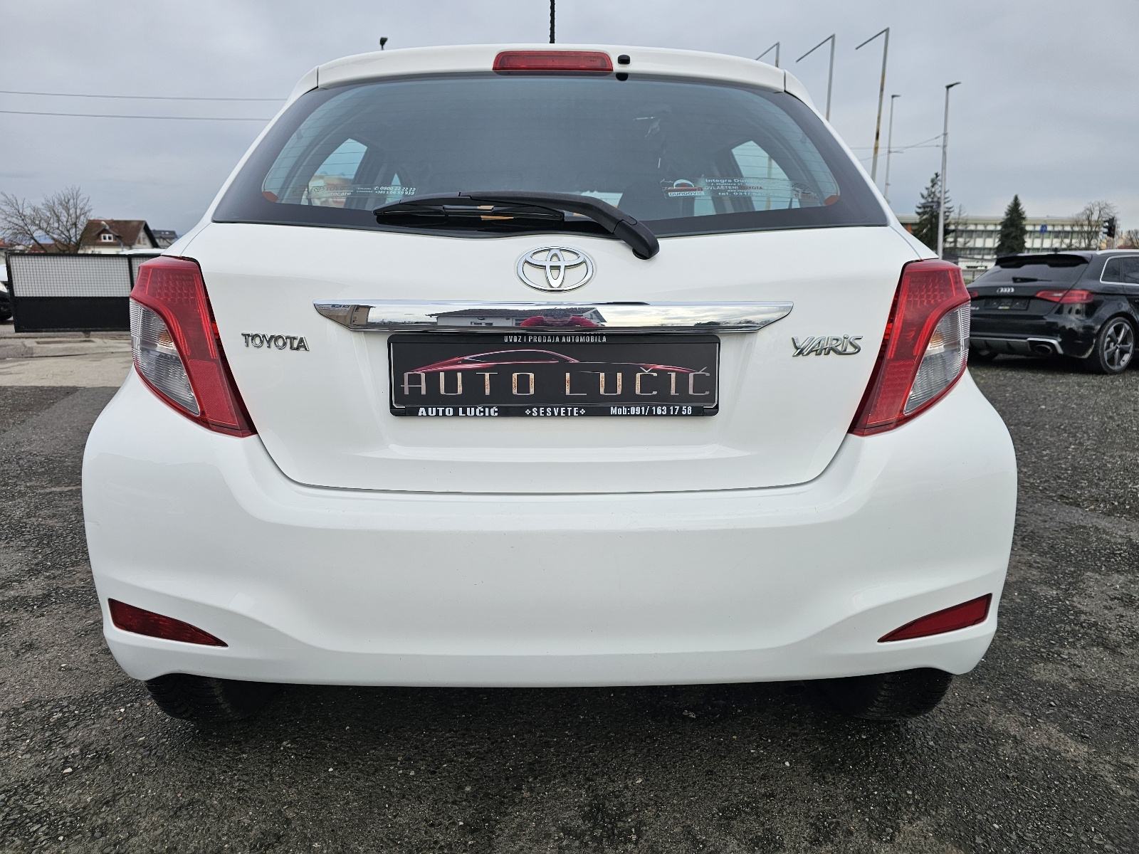 Toyota Yaris 1,0 VVT-i ***TOP-STANJE***HR-VOZILO***SAMO-128000KM***, fotografija 6