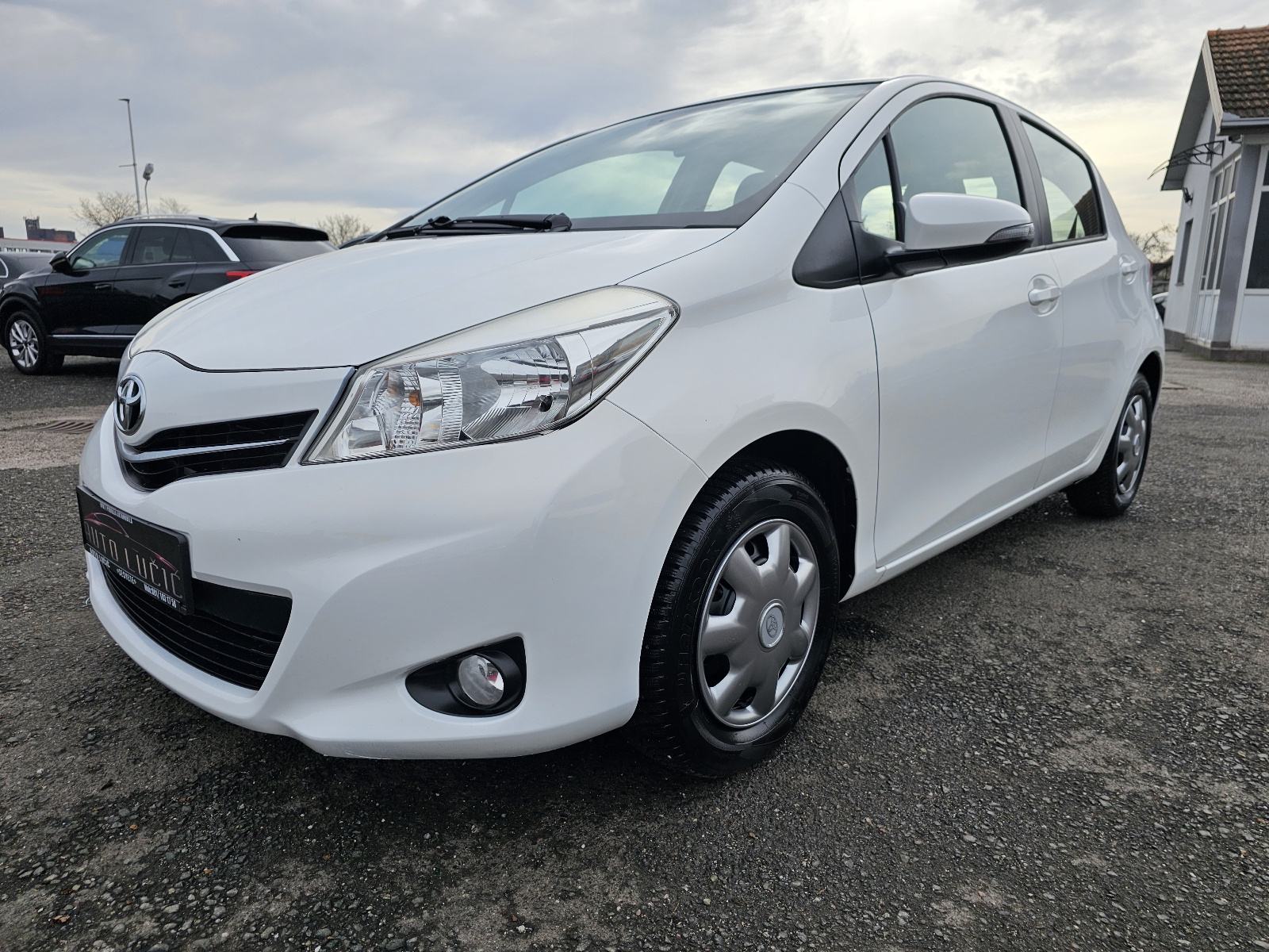 Toyota Yaris 1,0 VVT-i ***TOP-STANJE***HR-VOZILO***SAMO-128000KM***, pogled izvana - slika 1